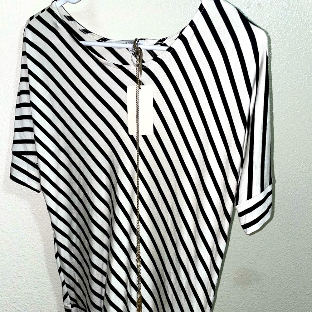 BRAND NEW WITH TAGS: Black and white blouse